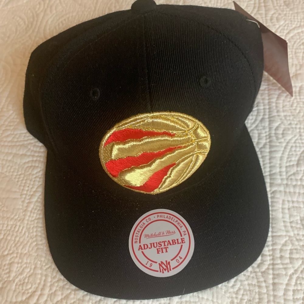NWT Toronto Raptors Mitchell & Ness Black Cap with Gold and Red Details